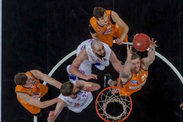 出强大的团 出强大的团